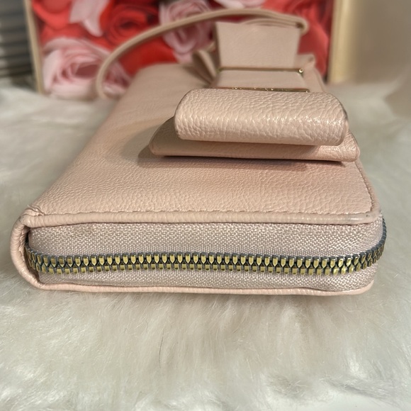 Betsy Johnson light pink wristlet with bow - Picture 6 of 15